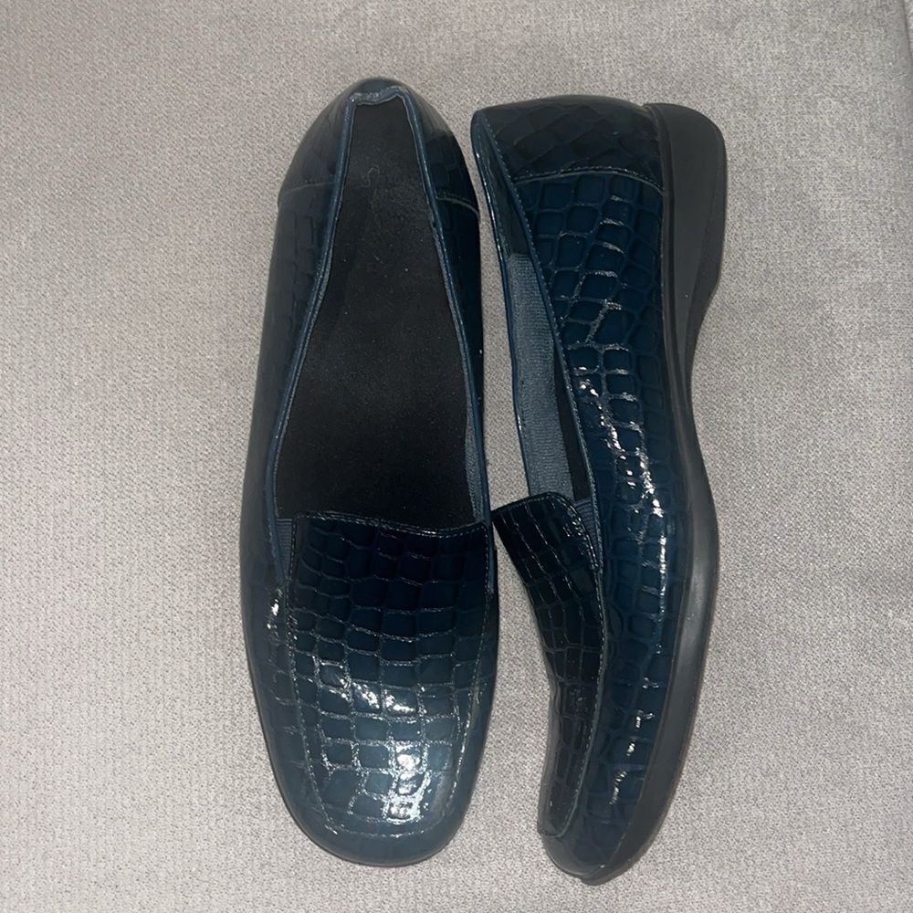 Trotters blue Croc print leather flats